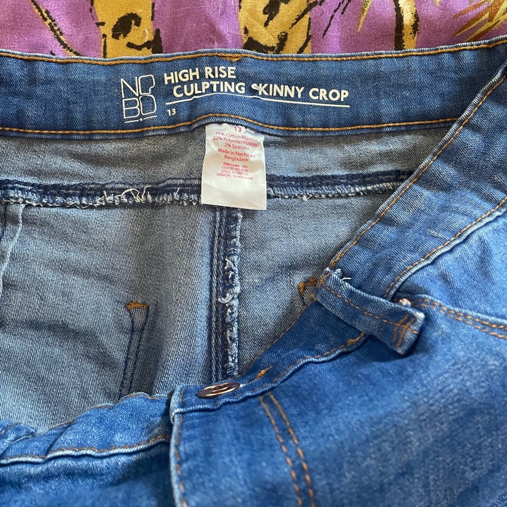 Juniors No Boundaries size 13 pair of High Rise skinny cropped jeans - Picture 3 of 5